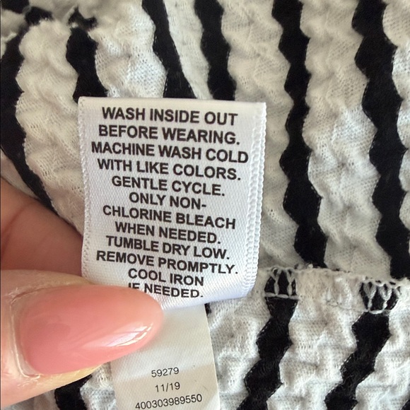 Elle Monochrome Patterned Long Sleeve Top - Picture 9 of 9